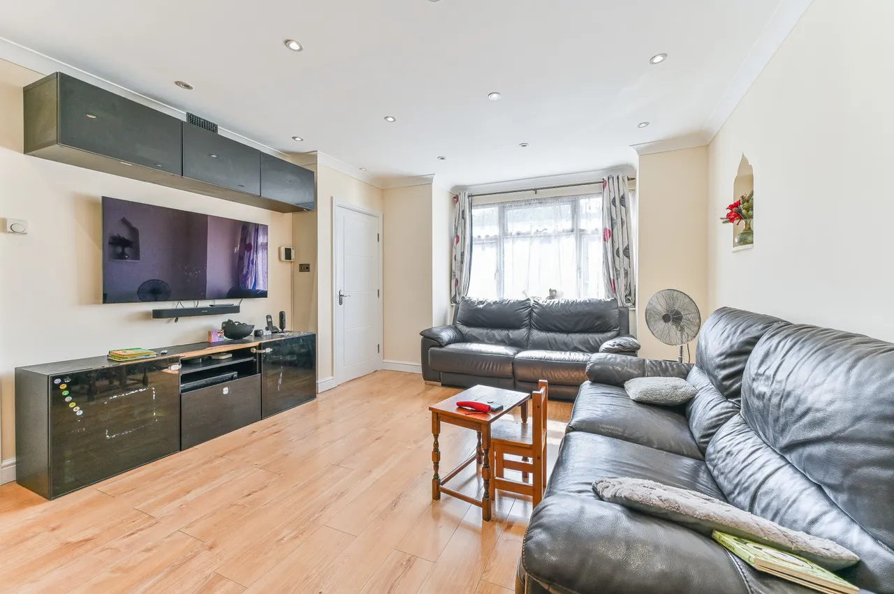 55 Brinkley Road, Worcester Park, photo 4