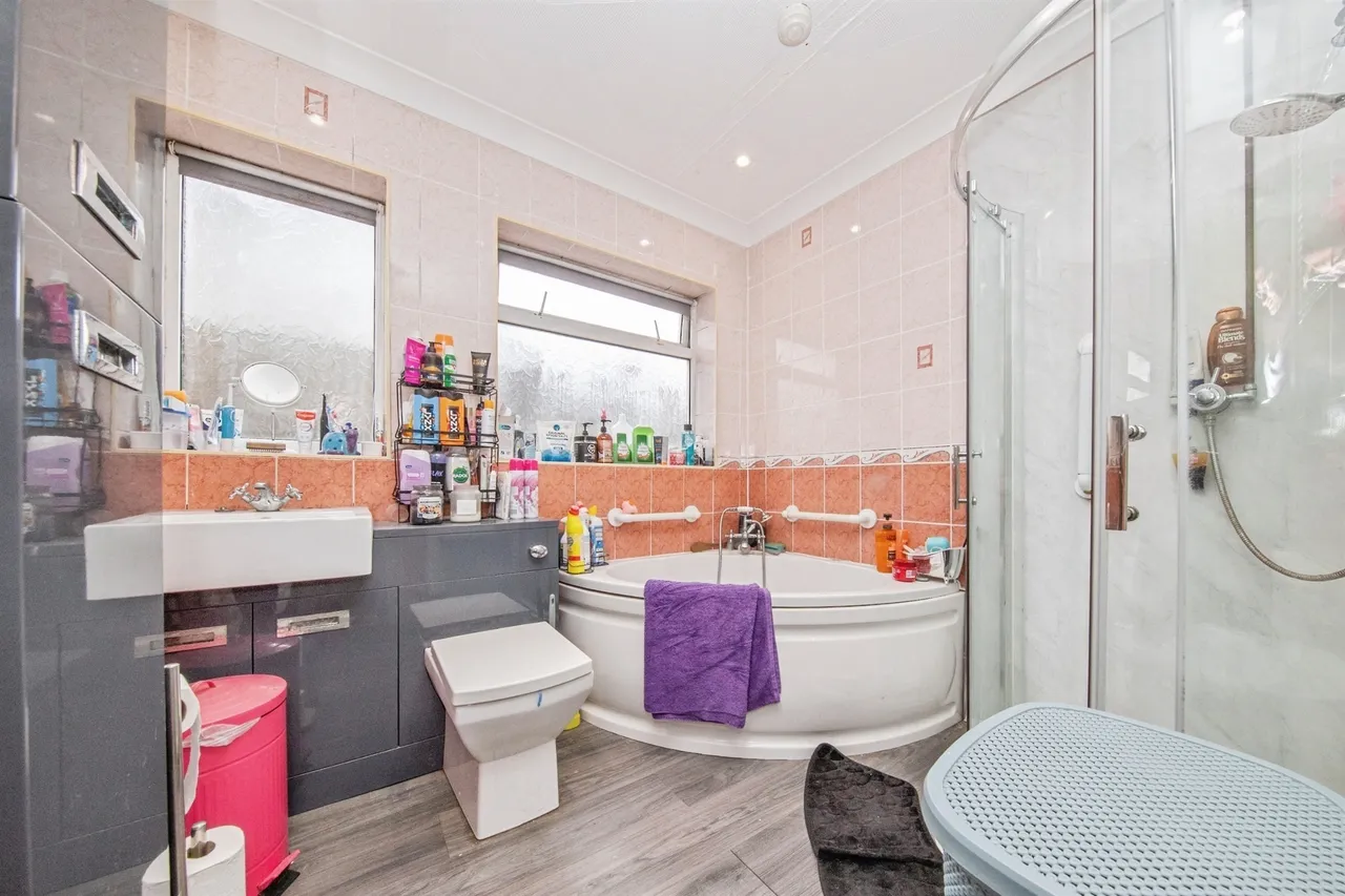 Jaywick Lane, CLACTON-ON-SEA, photo 11