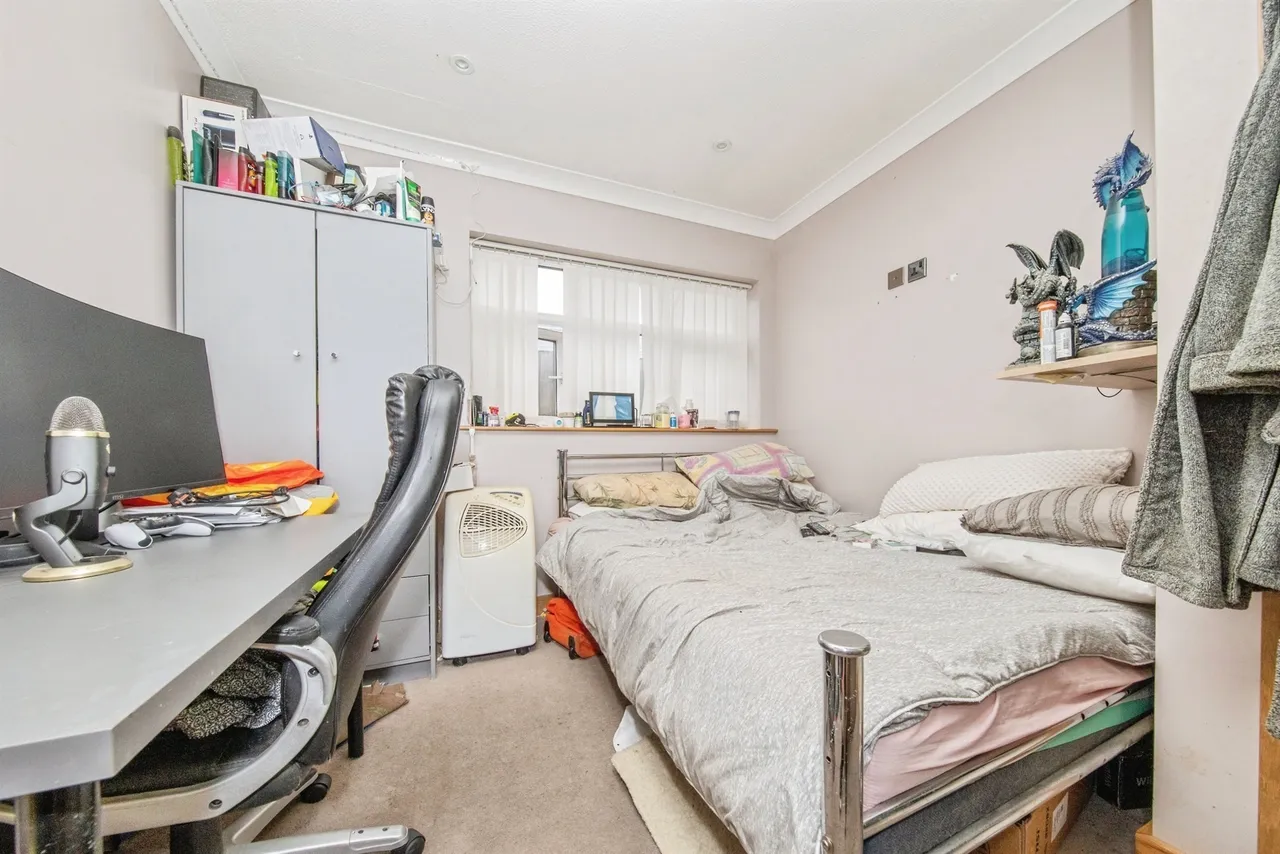 Jaywick Lane, CLACTON-ON-SEA, photo 9
