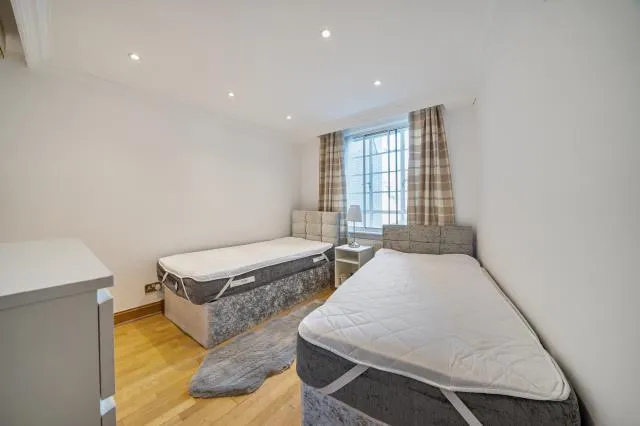 Hyde Park Place, London, W2, photo 15