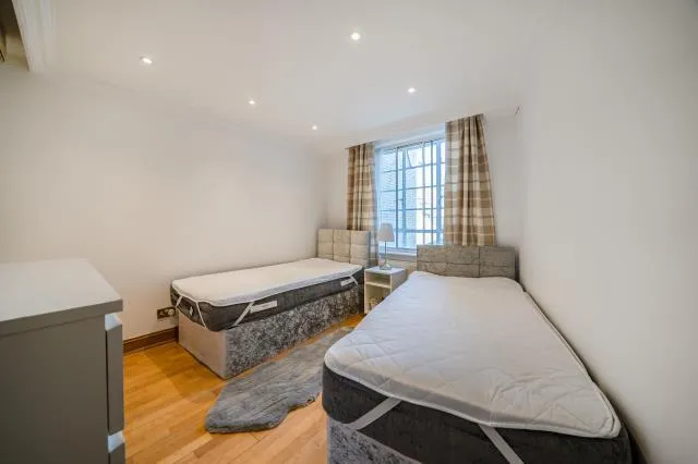 Hyde Park Place, London, W2, photo 16
