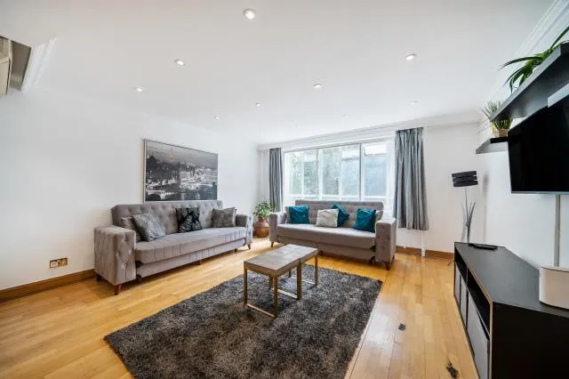 Hyde Park Place, London, W2, photo 2