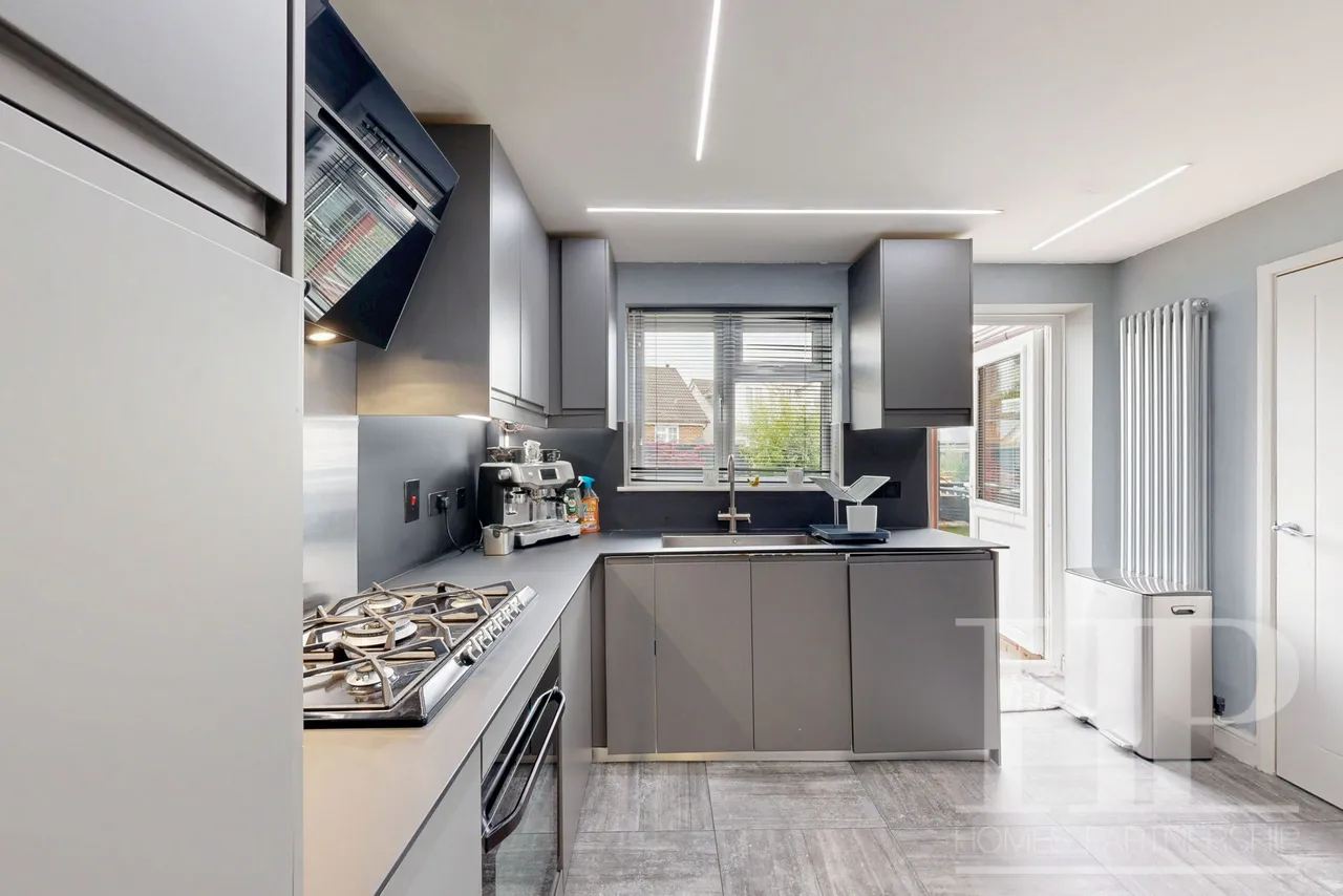 Harper Drive, Maidenbower, RH10, photo 11