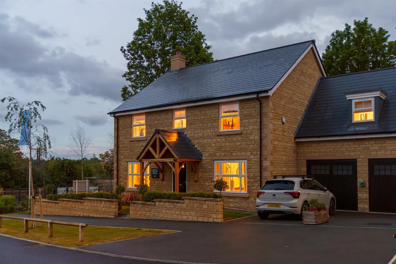 4 bed house for sale — Orchard Close, Ketton, Stamford