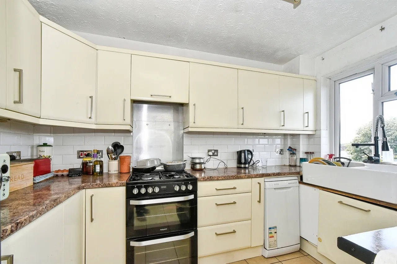 2 bed flat for sale, Somerville Road, Swindon, SN3