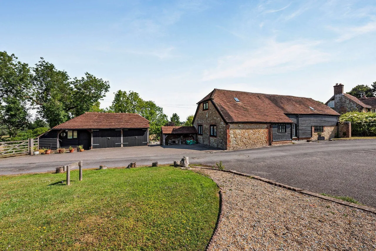 3 bed house for sale — Kithurst Farm Road, Storrington, Pulborough, West Sussex, RH20 4HT