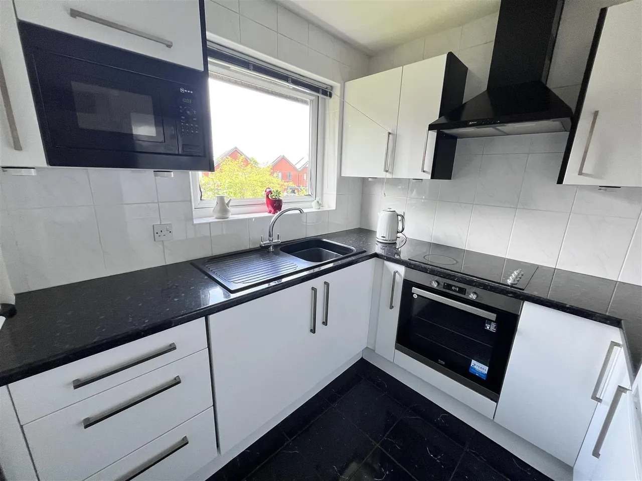 Nightingale Close, Wilmslow, SK9, photo 2