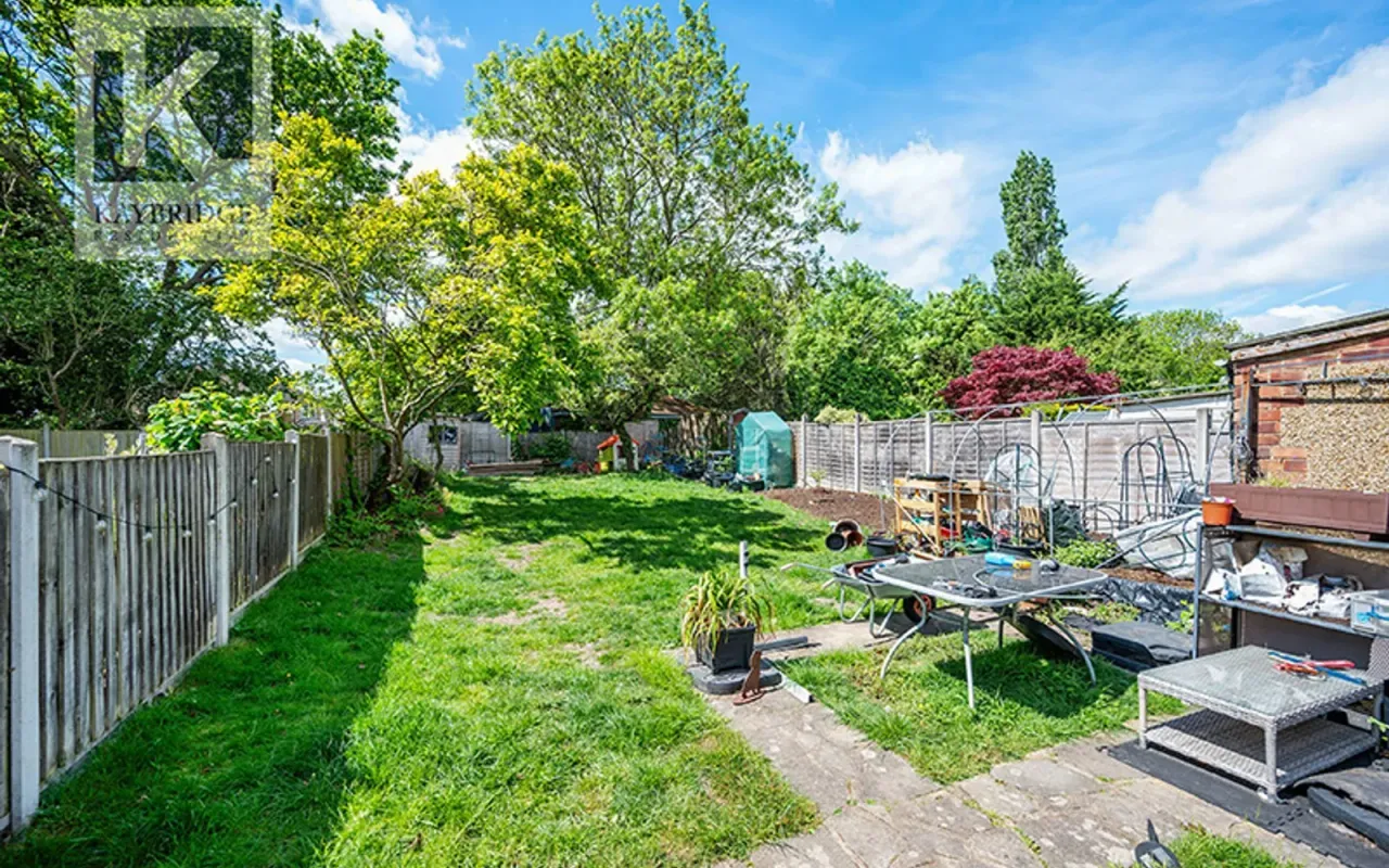 Walsingham Gardens, Epsom, KT19, photo 3