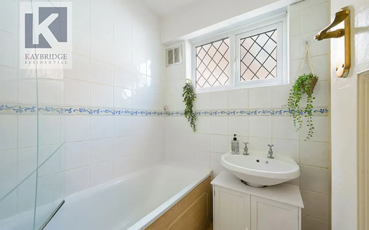Walsingham Gardens, Epsom, KT19, photo 10