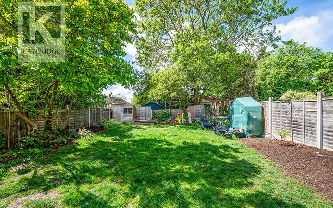 Walsingham Gardens, Epsom, KT19, photo 13