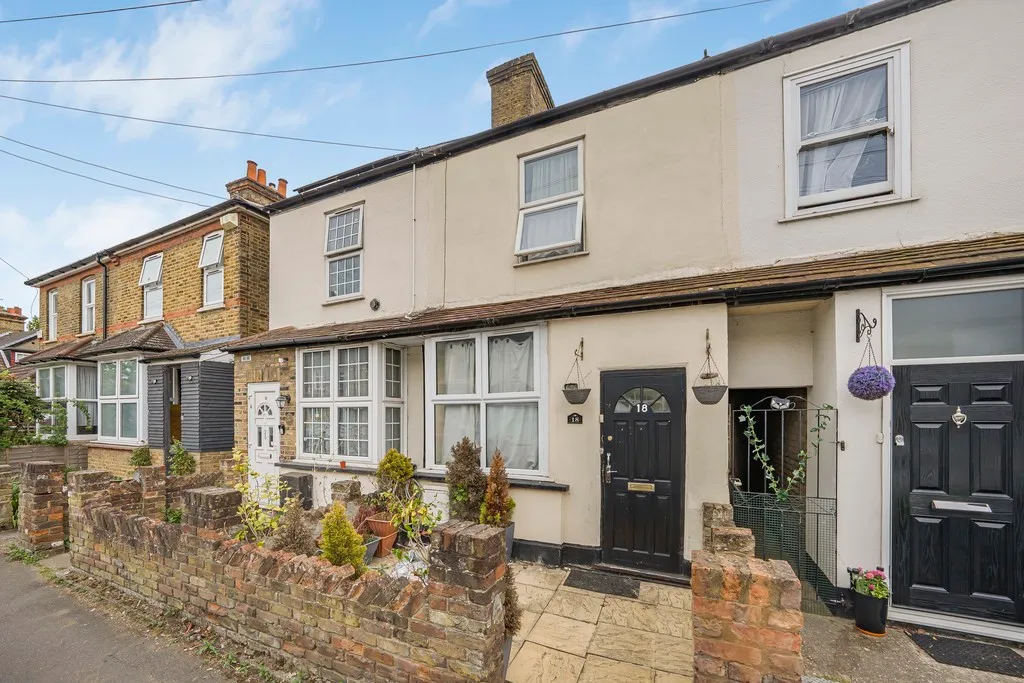2 bed house for sale — Moorfield Road, Cowley, UB8