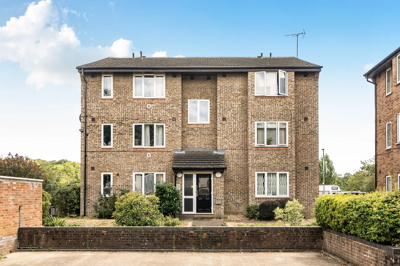 1 bed flat for sale — Flat 3, 98 Friars Avenue, London
