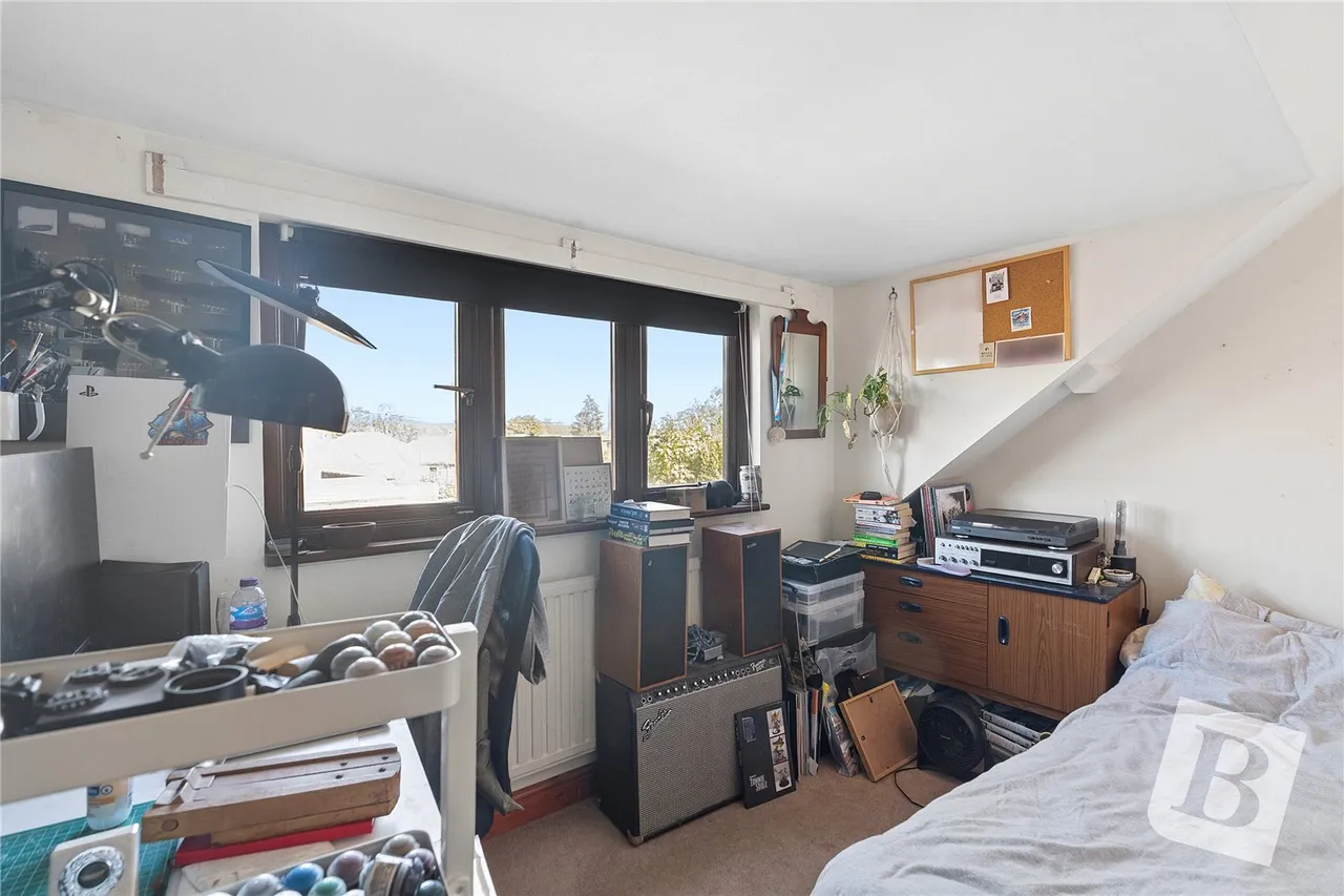 Crow Green Road, Pilgrims Hatch, CM15, photo 9
