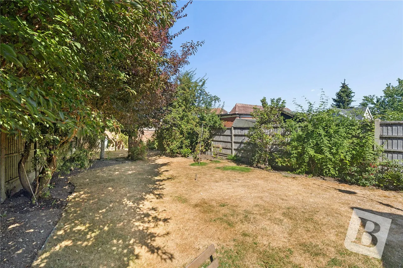 Crow Green Road, Pilgrims Hatch, CM15, photo 3