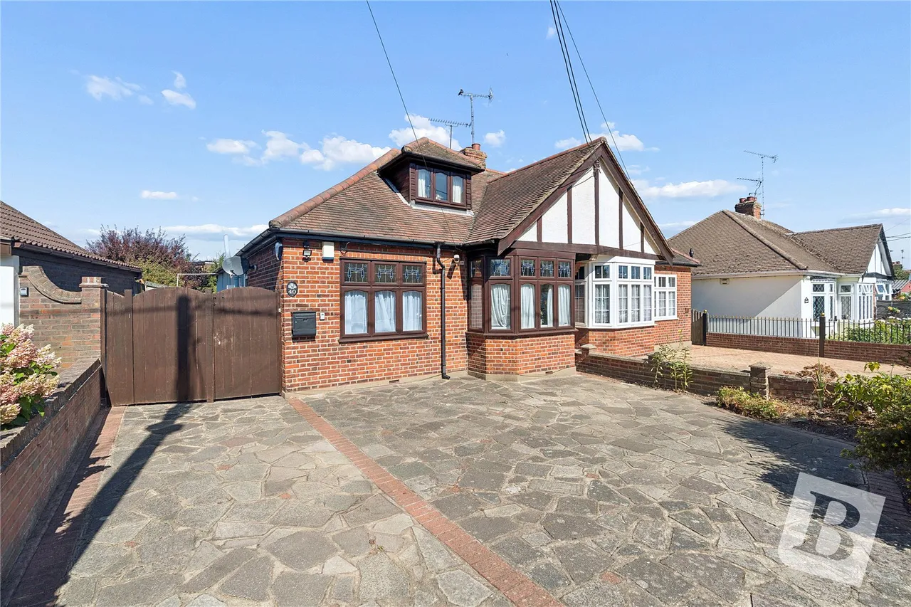 3 bed house for sale, Crow Green Road, Pilgrims Hatch, CM15