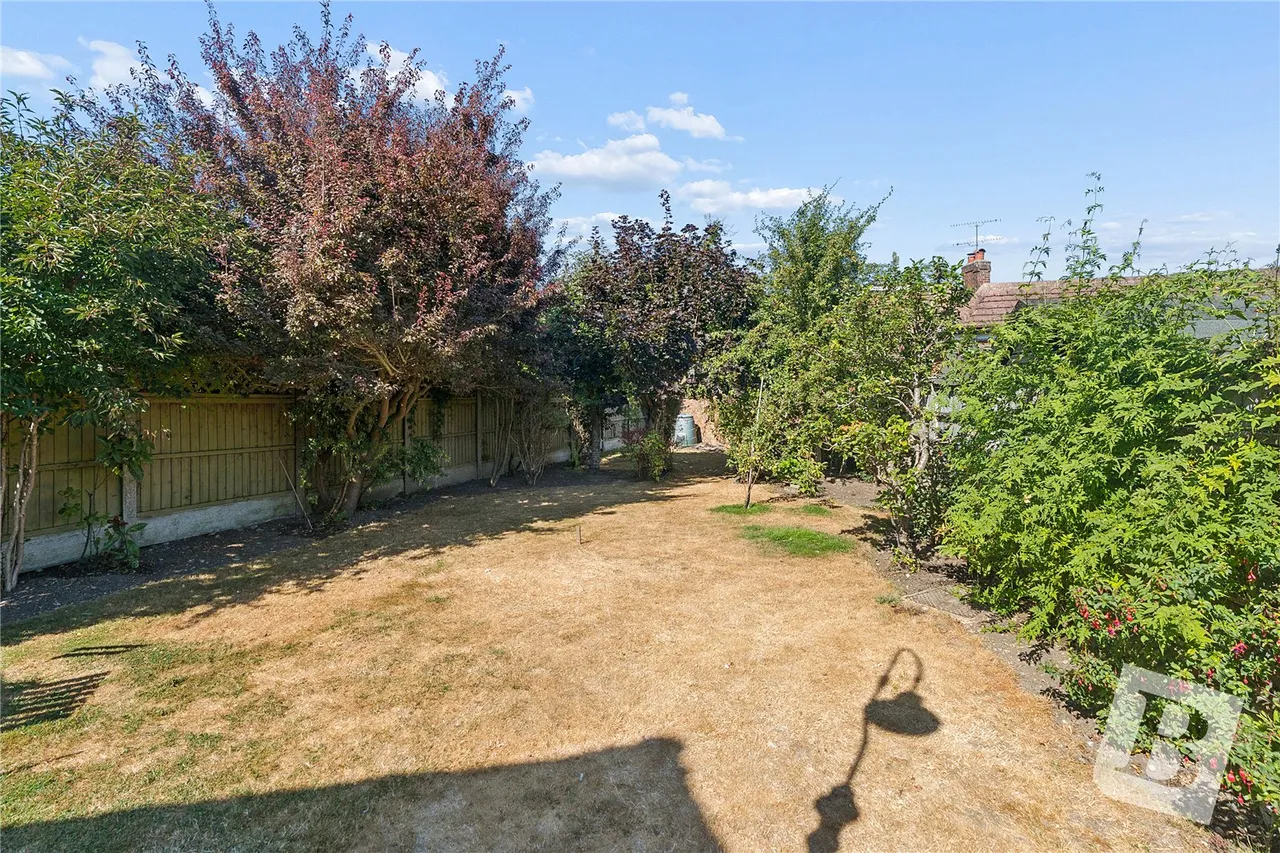 Crow Green Road, Pilgrims Hatch, CM15, photo 13