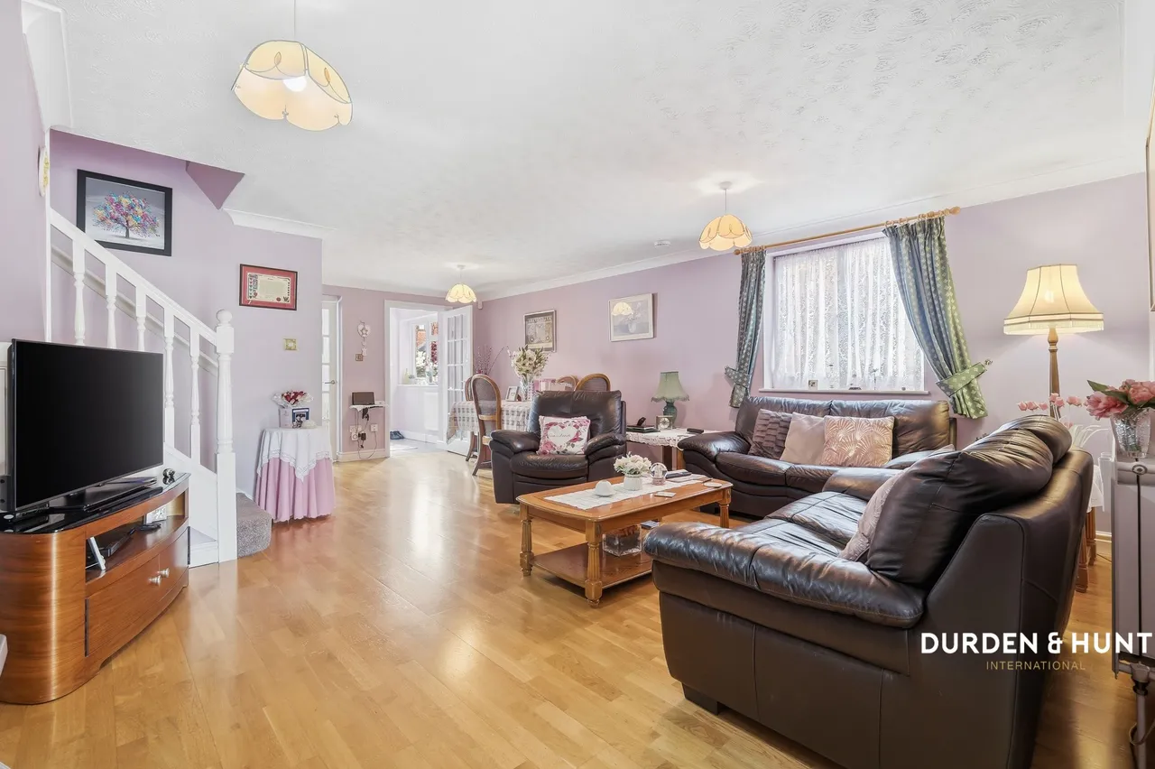 Godwin Close, Chingford, E4, photo 3