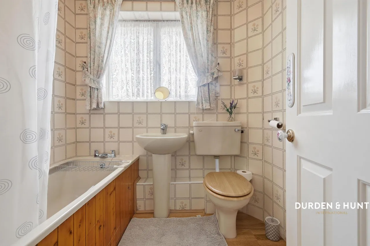 Godwin Close, Chingford, E4, photo 14