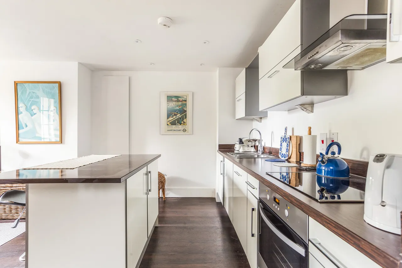 Rotary Court, Hampton Court Road, East Molesey, KT8, photo 2