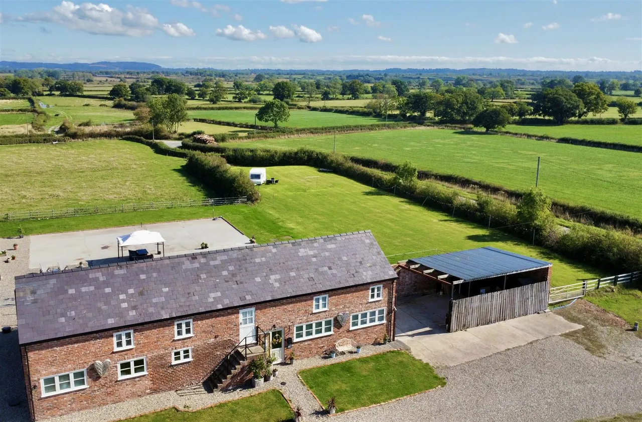 Forget Me Not Barn, Bowling Bank, LL13, photo 3