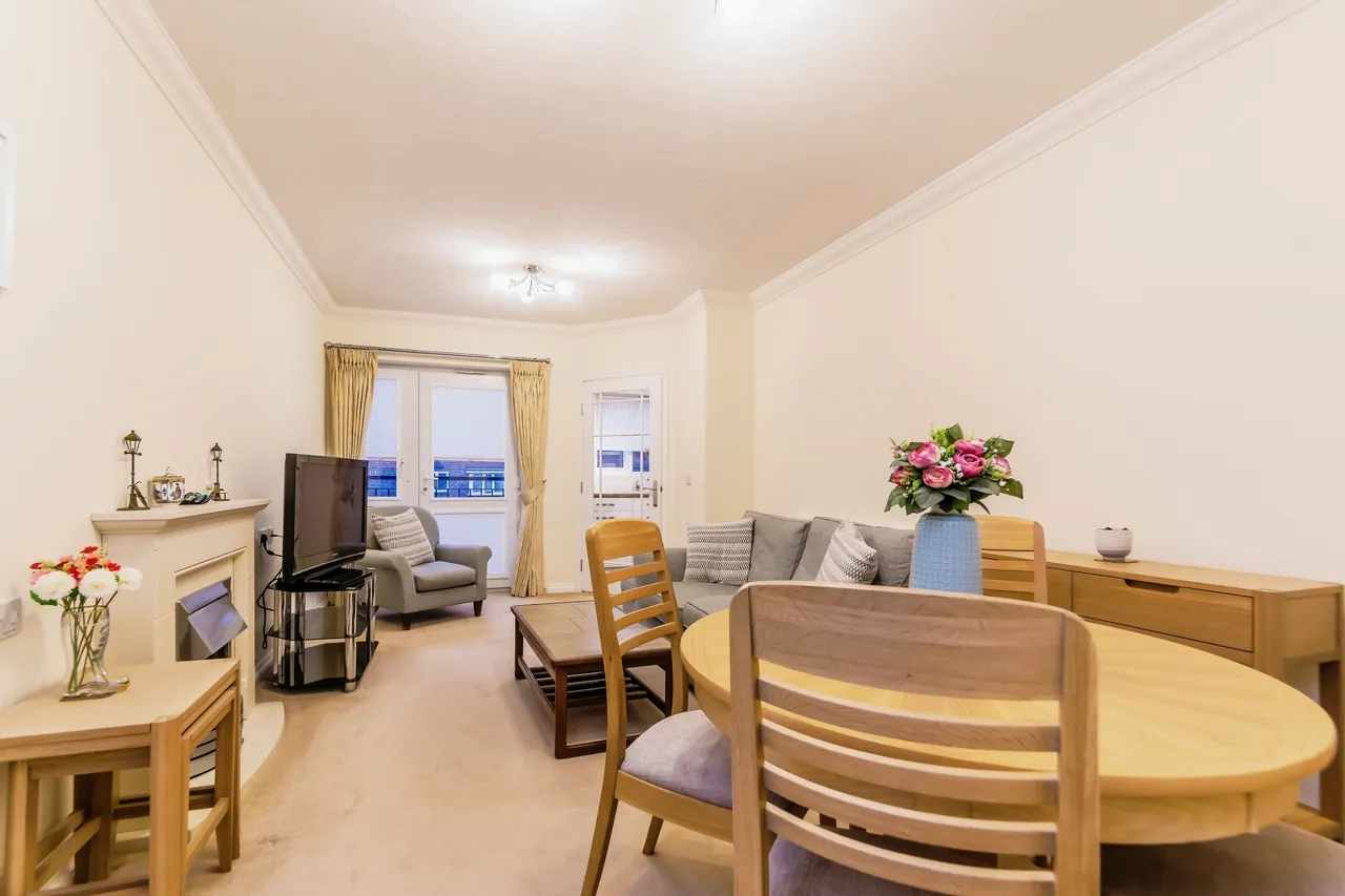 Caterham Lodge, Stafford Road, Caterham, Surrey, CR3, photo 4