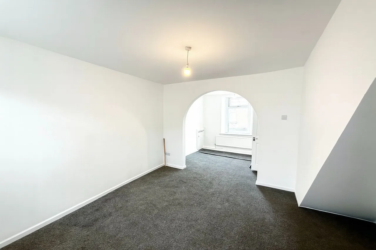 Regent Street East, Neath, SA11, photo 5