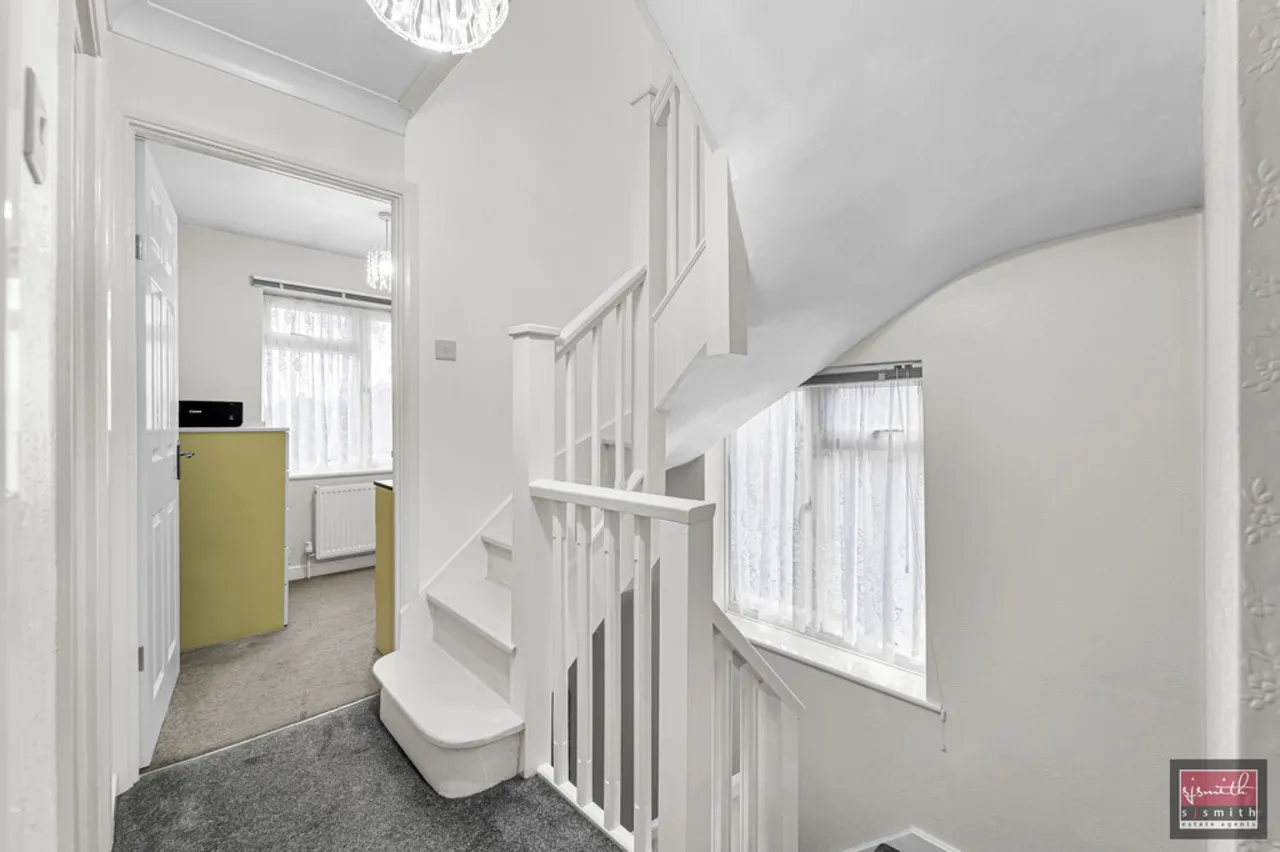 Sundown Road, Ashford, TW15, photo 13