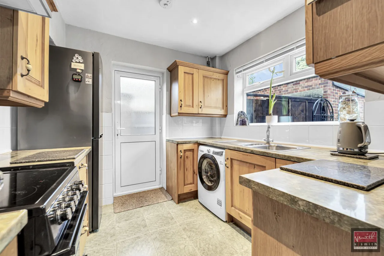 Sundown Road, Ashford, TW15, photo 6