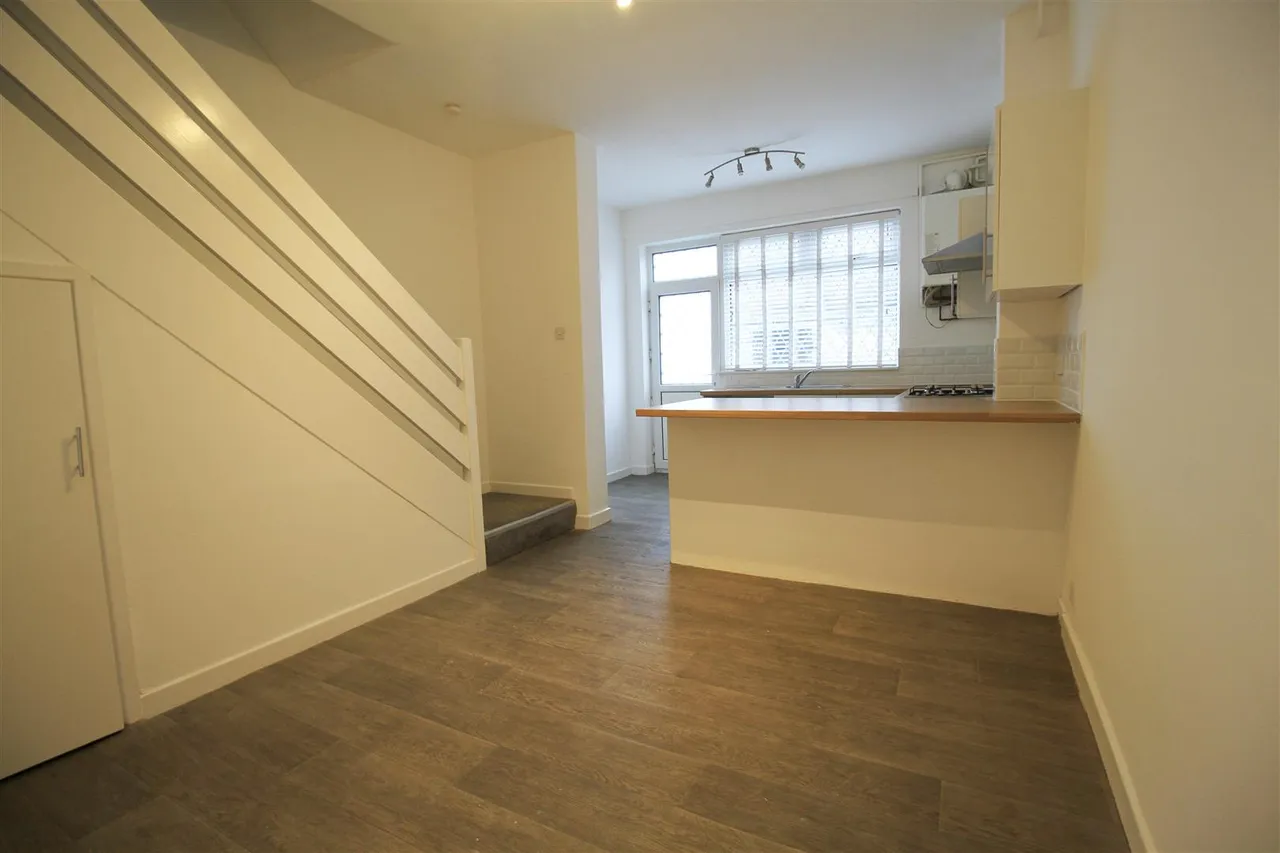 Highfield Street, Denton, photo 4