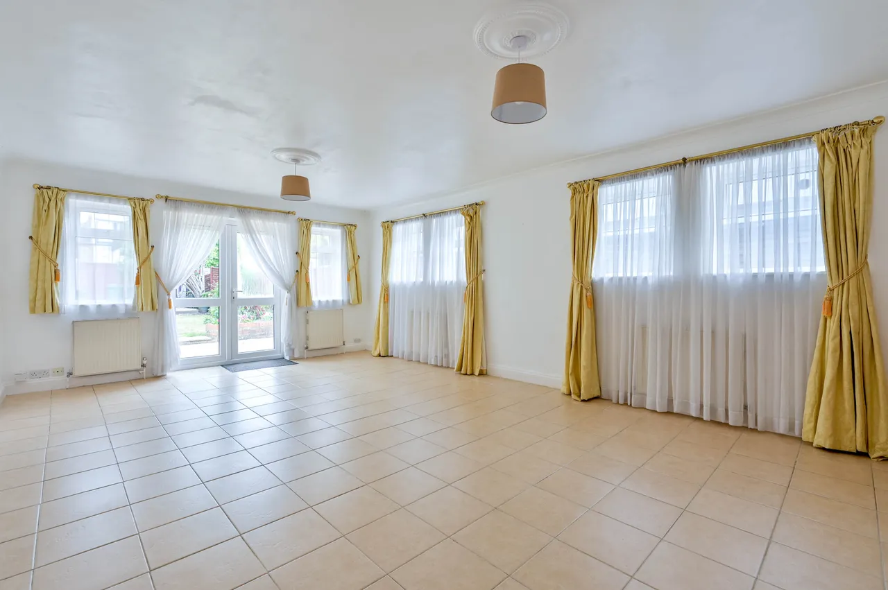 74 Worthington Road, Surbiton, photo 2