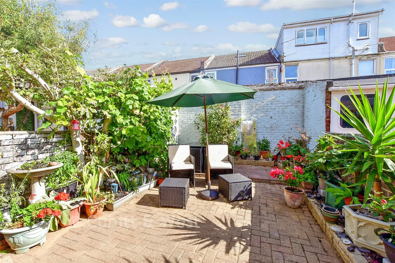 Alverstone Road, Southsea, PO4, photo 2