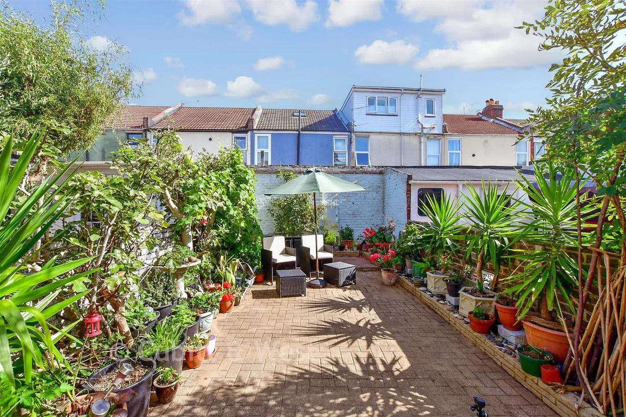 Alverstone Road, Southsea, PO4, photo 11
