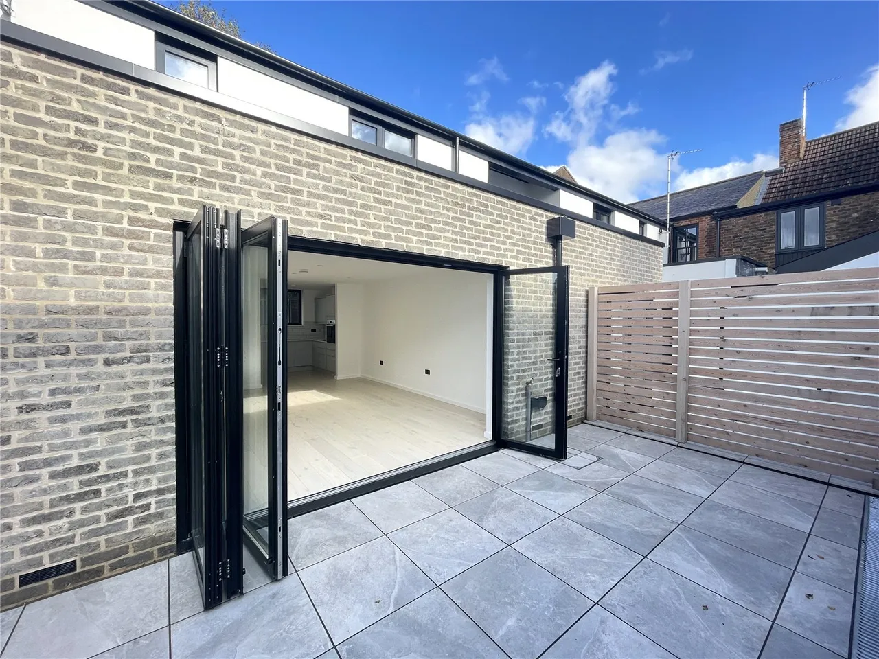 2 bed house to rent, Nursery Row, Barnet, EN5