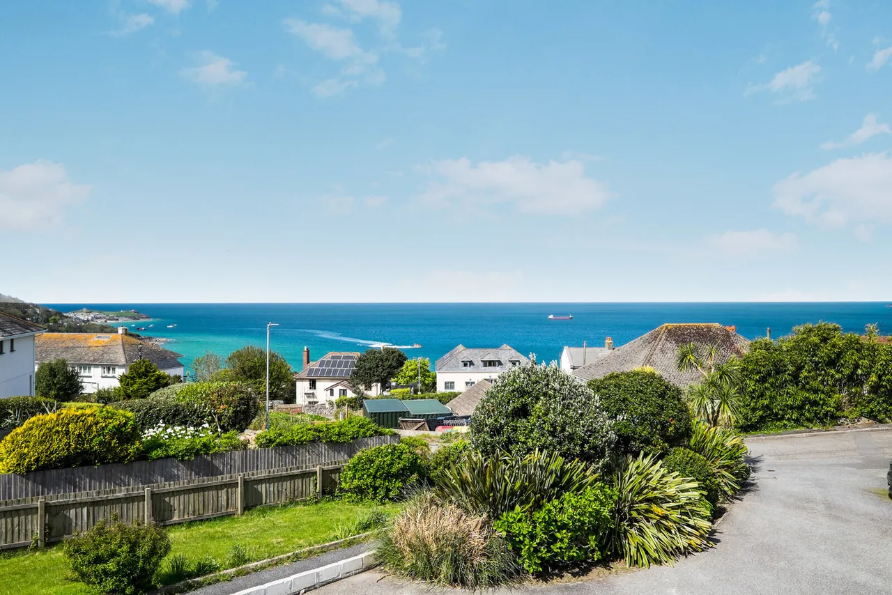 Boskerris Crescent, Carbis Bay, TR26, photo 11