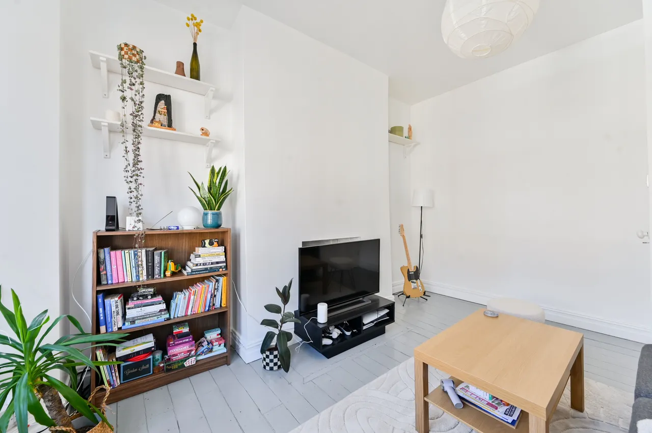 Flat 2, 1 Handforth Road, London, photo 3