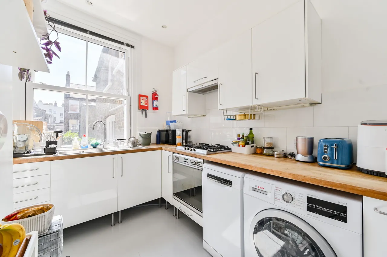 Flat 2, 1 Handforth Road, London, photo 4