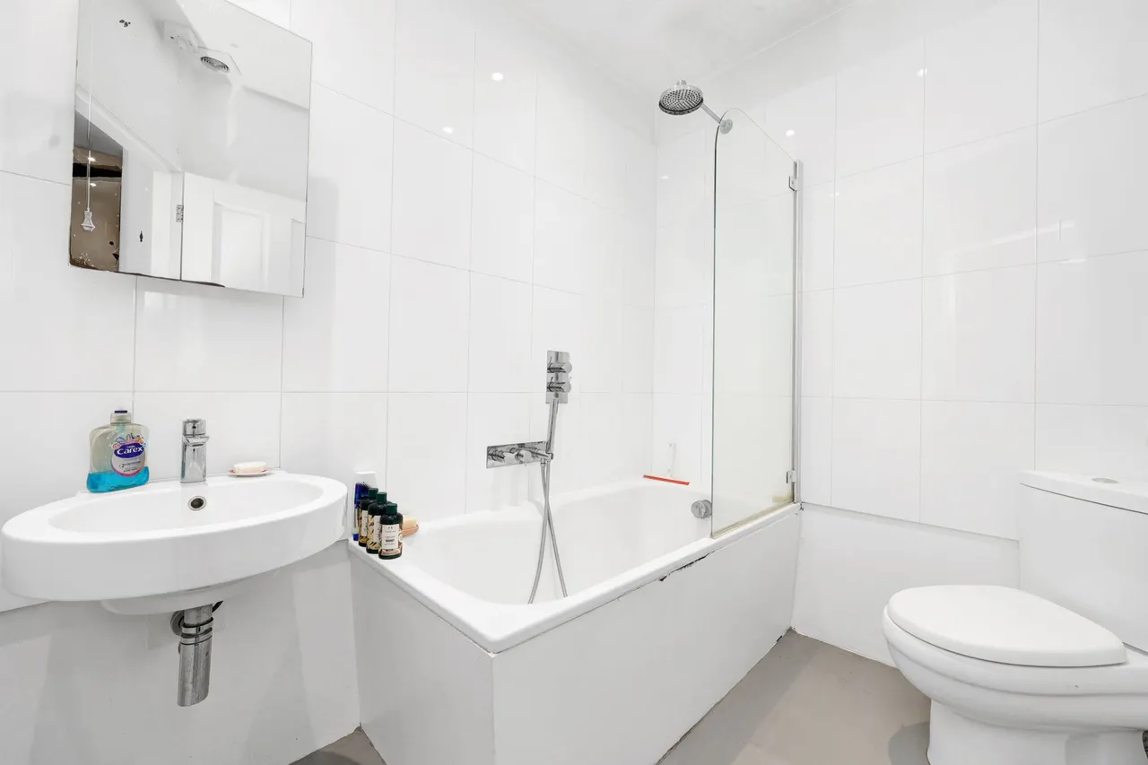 Flat 2, 1 Handforth Road, London, photo 9