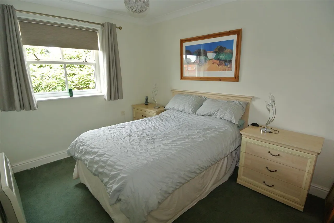 St. Judes Close, Englefield Green, Surrey, TW20 0DN, photo 5