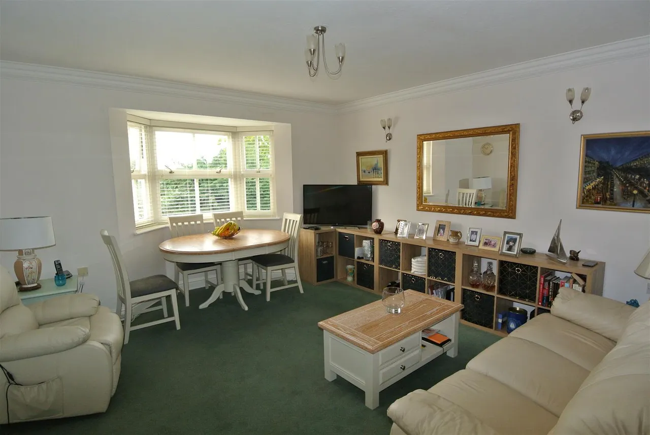 St. Judes Close, Englefield Green, Surrey, TW20 0DN, photo 4