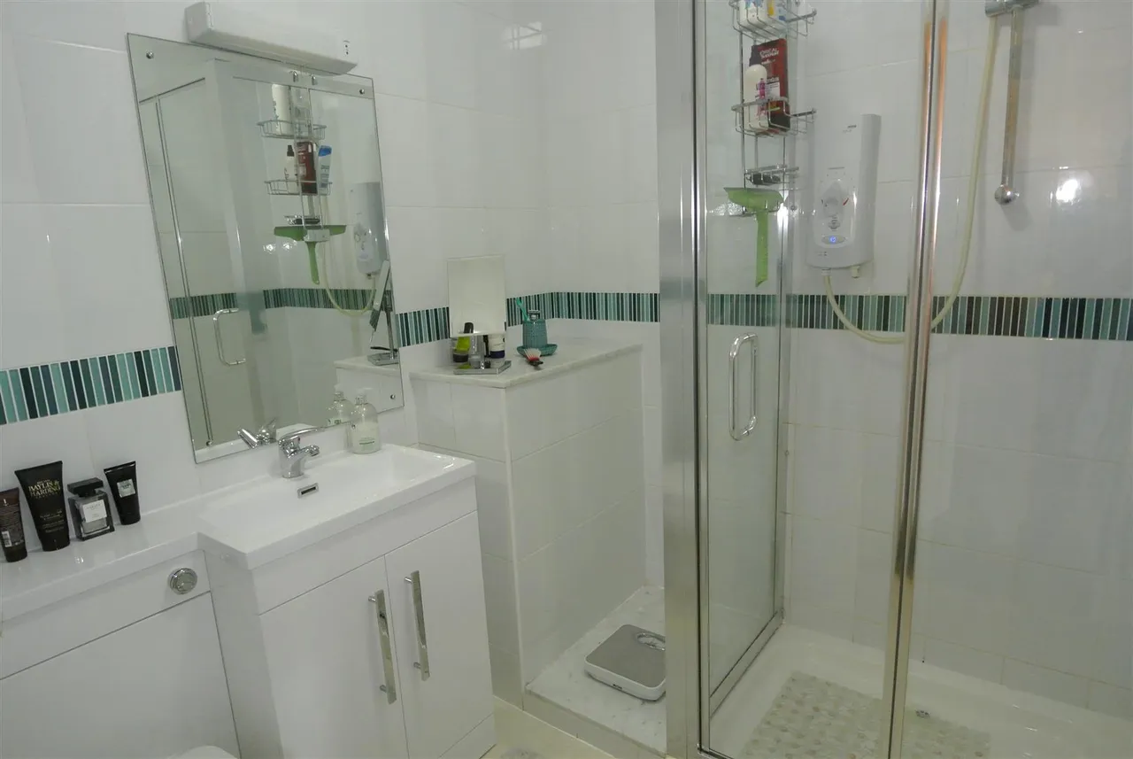 St. Judes Close, Englefield Green, Surrey, TW20 0DN, photo 7