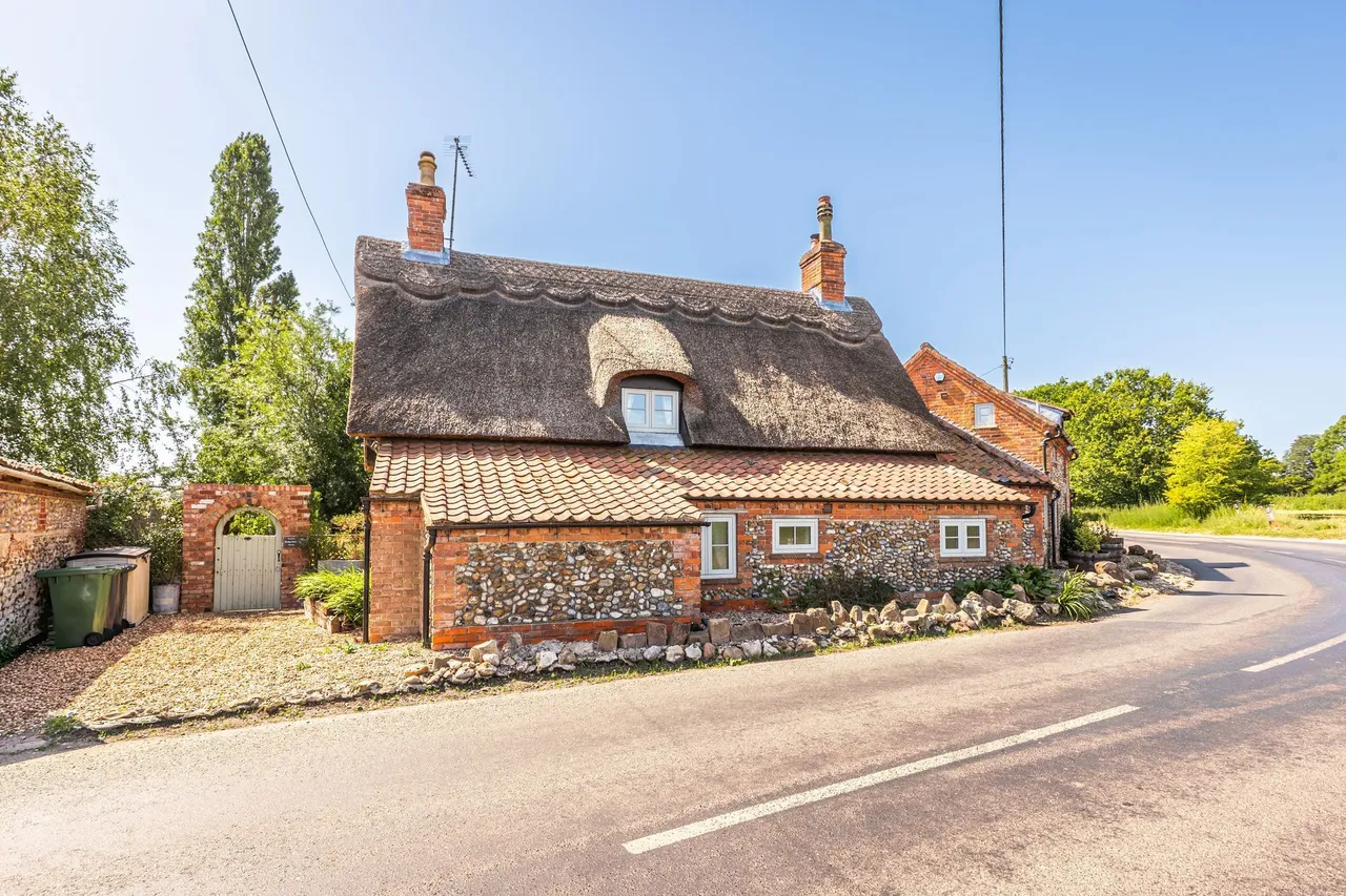 Characterful 5 Bedroom Thornage Home, photo 4