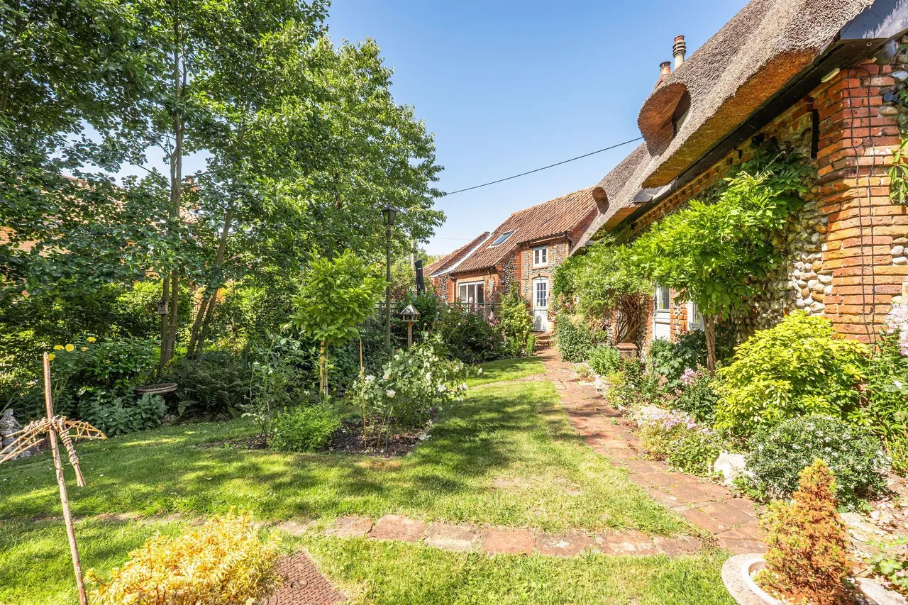 Characterful 5 Bedroom Thornage Home, photo 18