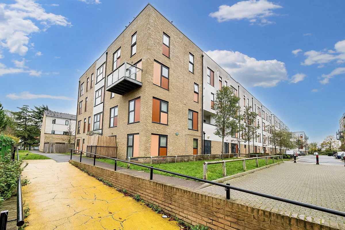 3 bed flat for sale, Romford, RM7
