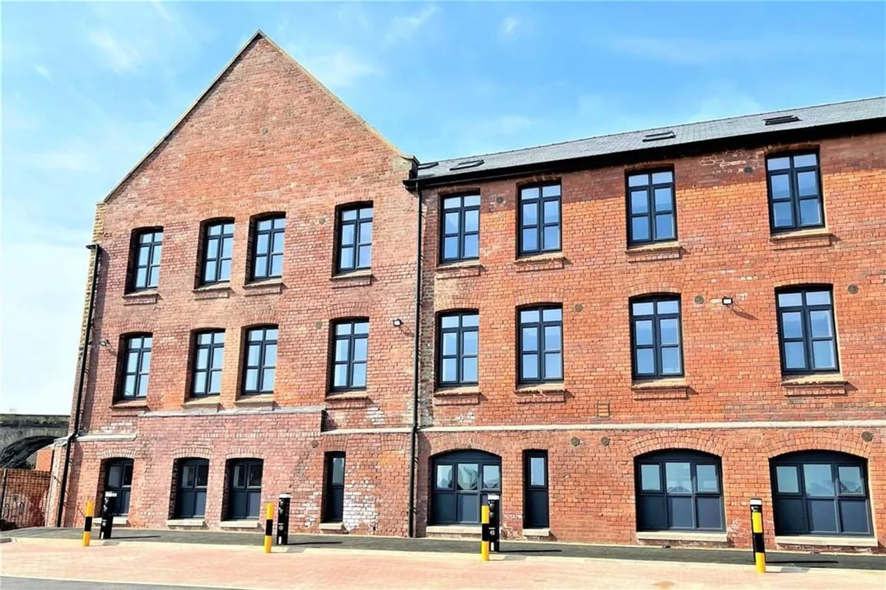 2 bed flat to rent — 1 Viaduct Road, Leeds, LS4 2BG