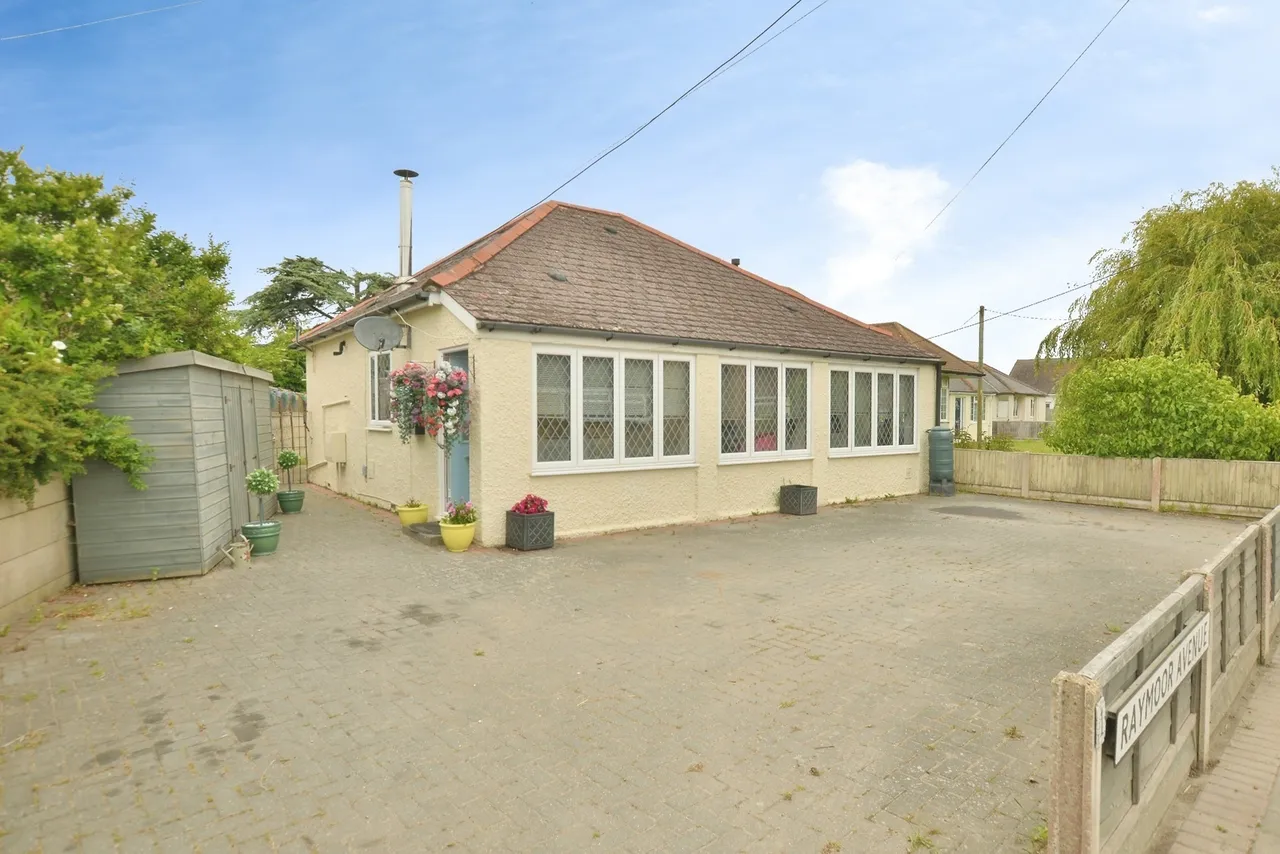 2 bed house for sale — Raymoor Avenue, St. Marys Bay, Romney Marsh, Kent, TN29