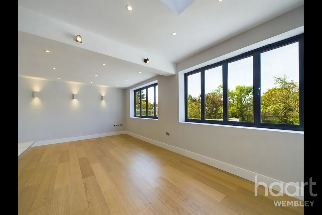 Brondesbury Park, London, NW6, photo 2