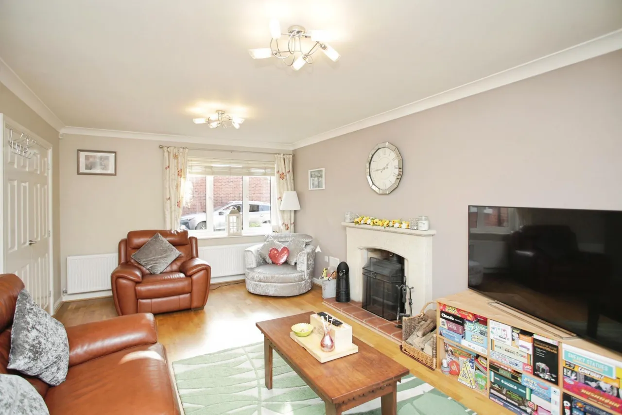 Lionel Close, Nuneaton, CV10, photo 6