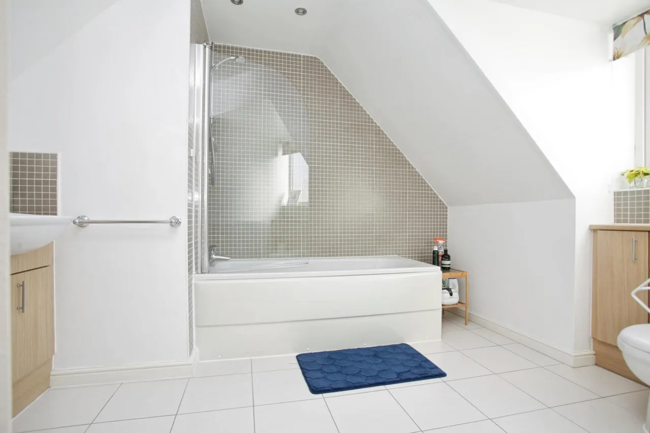 Lionel Close, Nuneaton, CV10, photo 14