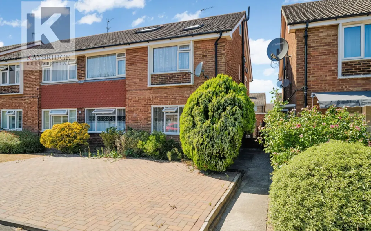 3 bed flat for sale — Jasmin Road, Epsom, KT19