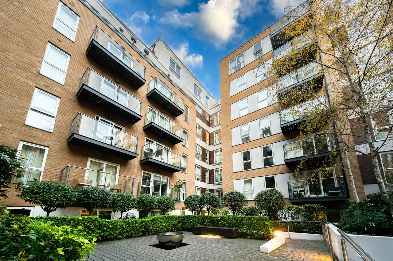 69 Napier House, Bromyard Avenue, London, photo 4